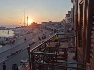 Foto dalla galleria di Aegina Port Apt 3 a Città di Egina