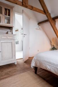 Llit o llits en una habitació de Les Jardins de Jeanne