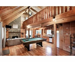 Τραπέζι μπιλιάρδου στο Sweet Dreams with Romantic, Hot Tub and Pool Table