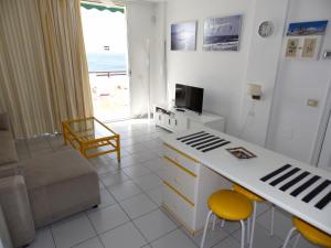 a living room with a table and chairs and a couch at Apartamento Costa Roja Views in El Médano