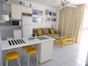 a kitchen and living room with a couch and a table at Apartamento Costa Roja Views in El Médano