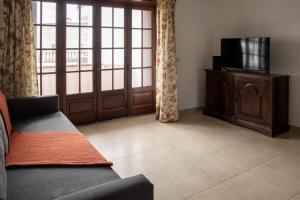 a living room with a couch and a television at Cascais Center Apartment - 500 m from the beach in Cascais