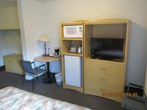 Gallery image of Lazy J Motel in Claresholm