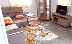 a living room with a couch and a table at Maison charmante à Sainte-Anne in Sainte-Anne