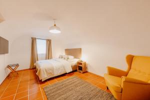 A bed or beds in a room at Landgut Riegerbauer