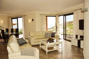a living room with a couch and a table at Vila Juntos by Your Madeira Rentals in Ponta do Sol