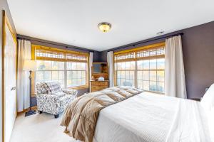 Кровать или кровати в номере The Maine Glades