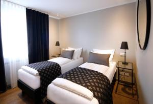 Postel nebo postele na pokoji v ubytování Keflavik Micro Suites