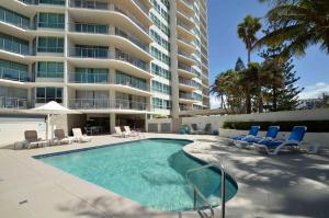 Bazén v ubytování Chateau Royale Beach Resort Maroochydore Sunshine Coast nebo v jeho okolí