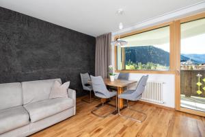 Widok na góry z tego aparthotelu