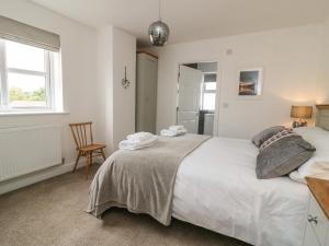 Postel nebo postele na pokoji v ubytování Holly Farm Cottage