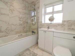 Koupelna v ubytování Holly Farm Cottage + 22 fotografií