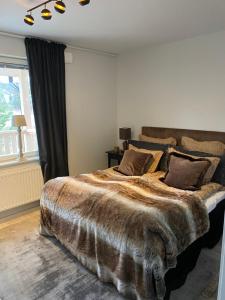 Una cama o camas en una habitación de Naturnära boende i vackra Järvsö - F