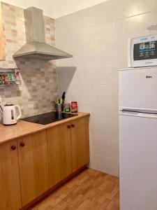 A kitchen or kitchenette at Apartamento RETECH