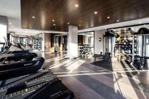Fitness centrum a/nebo fitness zařízení v ubytování Global Luxury Suites at The Arches