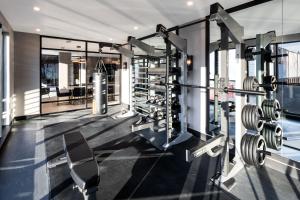 Fitness centrum a/nebo fitness zařízení v ubytování Global Luxury Suites at The Arches