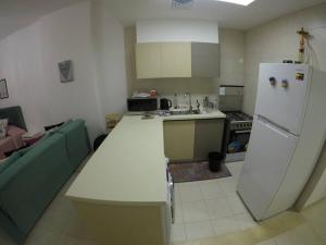 A cozinha ou cozinha compacta de Rental unit in RAHA village compound, special view