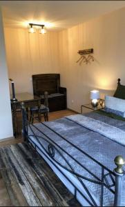 Postel nebo postele na pokoji v ubytování FeWo Talblick