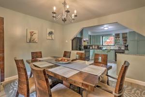 Fotografie z fotogalerie ubytování PoolandBeach Access Spacious Tobyhanna Family Home! v destinaci Tobyhanna