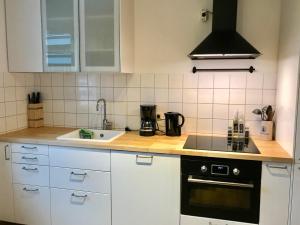 Кухня або міні-кухня у Big flat near BASF/FREE parking/Netflix/Fast Wifi