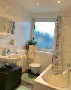 Ванна кімната в Big flat near BASF/FREE parking/Netflix/Fast Wifi