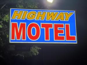 Certifikát, hodnocení, plakát nebo jiný dokument vystavený v ubytování Highway Motel