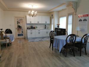 a kitchen and dining room with a table and chairs at Go House in Richmond