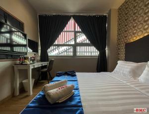 Postel nebo postele na pokoji v ubytování BMC Hotel