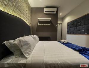 Postel nebo postele na pokoji v ubytování BMC Hotel