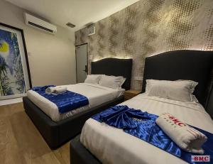 Postel nebo postele na pokoji v ubytování BMC Hotel