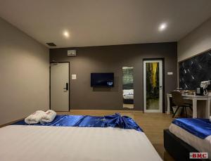 Postel nebo postele na pokoji v ubytování BMC Hotel