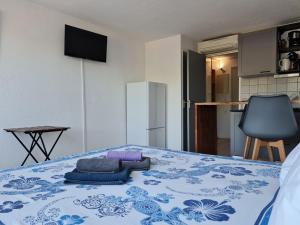 a bed with two pillows on top of it at Studio 43 climatisé terrasse vue mer in Le Grau-du-Roi