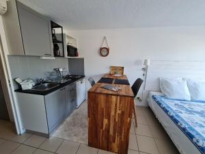 Gallery image of Studio 43 climatisé terrasse vue mer in Le Grau-du-Roi +10 photos