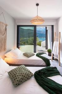 Postel nebo postele na pokoji v ubytování Villa Theia + 27 fotografií