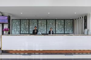 Členové personálu v ubytování Kantary Hotel Banchang