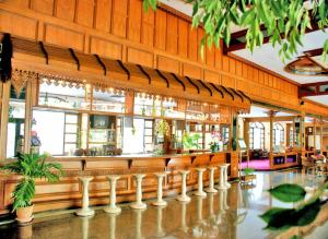 Ein Restaurant oder anderes Speiselokal in der Unterkunft Royal Twins Palace Hotel 