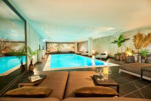 a living room with a pool and a couch at Nena Hotel Bremen by LESA in Bremen