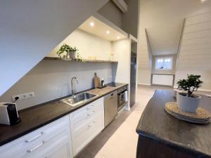 Ett kök eller pentry på Kristinsson Apartments