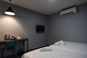 Postel nebo postele na pokoji v ubytování Chariton Hotel Bagan