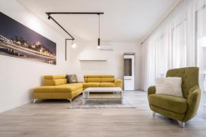 Posedenie v ubytovaní Divat Apartments - Central Smart Homes