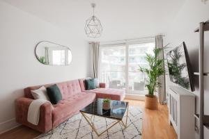 Gallery image of Riverside Balcony Apartments, 10 minutes from Oxford Circus in London