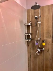 Een badkamer bij Amazing Brownie by Miro Apartment
