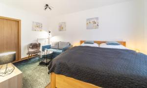 Posteľ alebo postele v izbe v ubytovaní Aviatik apartments