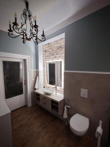 Ванна кімната в Flat in neo country style aus Gründerzeit bis 6 Person