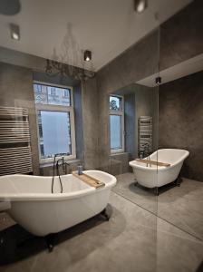 Et badeværelse på Flat in neo country style aus Gründerzeit bis 6 Person