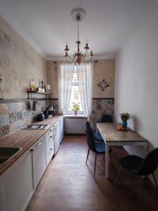 Kjøkken eller kjøkkenkrok på Flat in neo country style aus Gründerzeit bis 6 Person