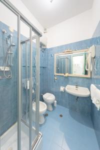 Koupelna v ubytování Hotel Numana Palace