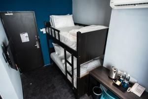 Postel nebo postele na pokoji v ubytování Chariton Hotel Bagan