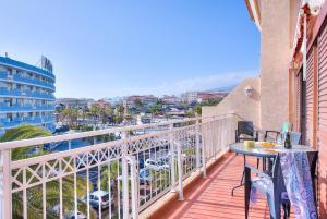Tenerife South Apartments的阳台或露台
