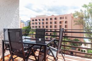 Balkon lub taras w obiekcie One bedroom apartment with sea views Marbella heart